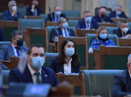 Comisia de muncă a respins proiectul USR de eliminare a pensiilor speciale ale aleşilor locali / PSD, UDMR şi AUR au votat împotrivă, PNL s-a abţinut la vot 