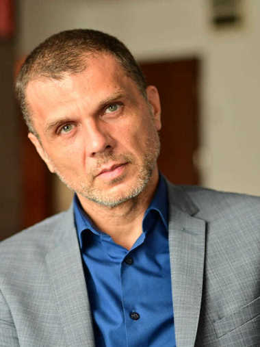 Prefectul judeţului Constanţa face apel la medicii de familie să se implice în activitatea de testare împotriva COVID: Pe fiecare scară de bloc sunt trei persoane infectate. Oamenii suferă în casele lor, în aşteptarea ambulanţierilor suprasolicitaţi