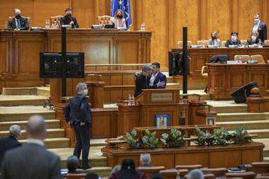 Virgil Popescu anunţă că depune plângere penală după ce a fost agresat de George Simion: Nu voi alimenta ura cu ură! Dar cred că liderul AUR trebuie să fie sancţionat pentru ceea ce a făcut astăzi