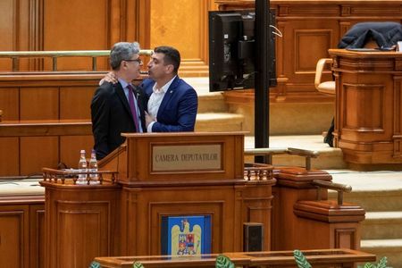 Ministrul Virgil Popescu cere conducerii Parlamentului să îi pună la dispoziţie filmarea integrală a incidentelor petrecute luni, la dezbaterea moţiunii simple, când a fost agresat de George Simion