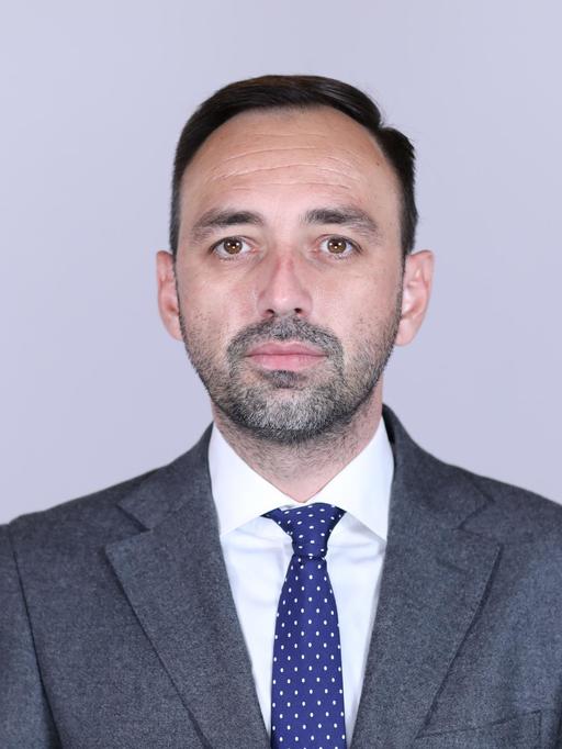 Un deputat PNL de Vâlcea solicită conducerii Camerei să constate că votul său electronic la moţiunea simplă a fost înregistrat greşit