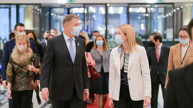 Klaus Iohannis a discutat cu preşedinta Parlamentului European despre evoluţiile de securitate din Vecinătatea Estică a UE şi despre securitatea energetică