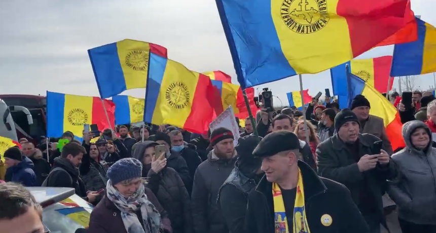 George Simion, la Ploieşti de unde a pornit în marş către Capitală: Suntem alături de cei 500.000 de români din Ucraina şi condamnăm agresiunea rusă, dar regimul Iohannis trebuie dat jos / Precizările Jandarmeriei Bucureşti