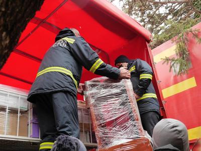 Guvernul anunţă că cel de-al doilea  transport de ajutoare umanitare colectate pe Platforma Guvernului României – „Ucraina, împreună ajutăm mai mult” a plecat din Bucureşti, spre Siret
