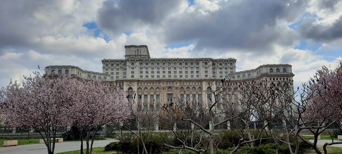 Clădirea Palatului Parlamentului va fi iluminată în această seară în culorile drapelului Ucrainei, ca gest simbolic de susţinere pentru poporul ucrainean