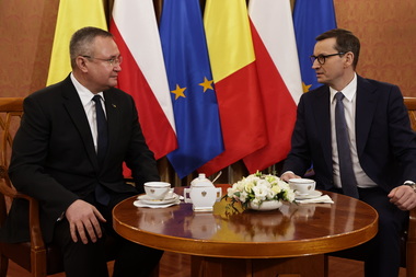 Nicolae Ciucă, la Varşovia: Am discutat despre mecanismele interne cele ale UE pe care le pot accesa pentru a facilita şederea şi integrarea cât mai bine în societate a refugiaţilor / Un nou pachet de forţe militare să fie deplasat în ţara noastră
