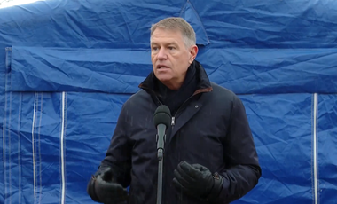 Klaus Iohannis, la Siret: Această situaţie, acest război neprovocat, pornit de Rusia împotriva Ucrainei, a generat o catastrofă umanitară, mulţumesc tuturor românilor şi organizaţiilor care din prima oră au fost prezente în vămi - VIDEO