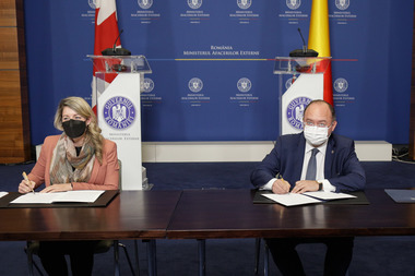 Aurescu anunţă o nouă misiune de Poliţie aeriană la care va participa Canada, din iulie / Ministrul de Externe canadian anunţă ”până la 200 de militari” care vor ajunge în România 