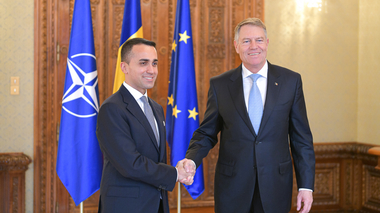 Klaus Iohannis i-a transmis ministrului de Externe al Italiei, Luigi Di Maio, că România susţine adoptarea unor noi sancţiuni care să menţină presiunea asupra Rusiei
