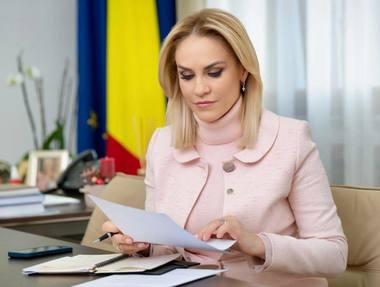 Gabriela Firea, despre adopţia copiilor ucraineni orfani refugiaţi în România: Legal, nu există nicio posibilitate pentru ca românii să poată deveni părinţii copiilor ucraineni instituţionalizaţi