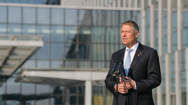 Klaus Iohannis, la Bruxelles: Dorim în primul rând să dovedim că suntem uniţi, şi în NATO şi în relaţia transatlantică / Niciun român nu trebuie să se teamă, suntem parte din cea mai puternică alianţă de apărare care a existat vreodată - VIDEO