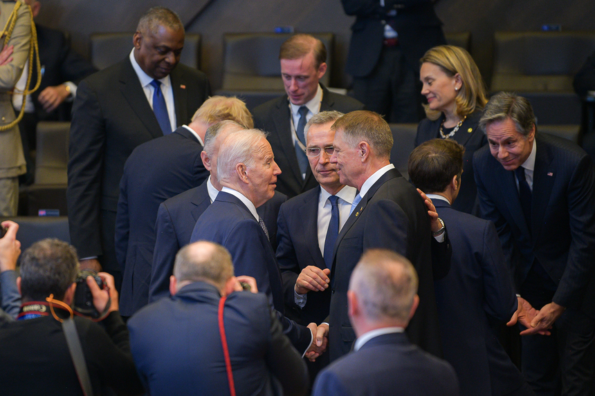 Klaus Iohannis, discuţie cu preşedintele SUA, Joe Biden, înainte de începerea Summit-ului NATO de la Bruxelles - FOTO
