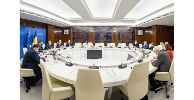 Premierul Nicolae Ciucă a discutat cu reprezentanţii patronatelor şi sindicatelor din industria alimentară despre soluţiile guvernamentale de susţinere a acestui sector