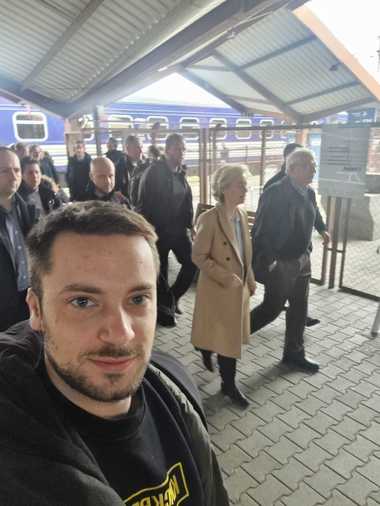 Aleşi USR, la Kiev, alături alţi politicieni europeni / Diana Stoica: Mi-e greu să găsesc cuvinte pentru a descrie atrocităţile pe care le-am văzut 

   