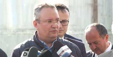 Premierul Ciucă, despre imaginile cu Nicolae Ceauşescu afişate la expoziţia din Buzău: E clar că nu trebuie să avem poze cu dictatori prezentate public