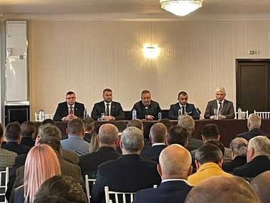 Ciucă, discuţie cu liberalii din Brăila, Galaţi şi Buzău / Primarii i-au atras atenţia asupra unor proiecte şi programe întârziate şi i-au semnalat birocraţia excesivă, lipsa de personal şi salarizarea inadecvată 