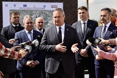 Premierul Nicolae Ciucă, la şantierul drumului de legătură dintre centura Oradea şi Autostrada A3: Avem un buget de aproximativ 21 de miliarde de euro care sunt destinaţi pentru dezvoltarea infrastructurii de transport