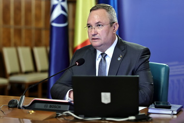 Ciucă: Lumina pe care o luăm din Lumină în această noapte sfântă a Învierii să ne călăuzească tuturor gândul şi faptele pentru o lume mai bună