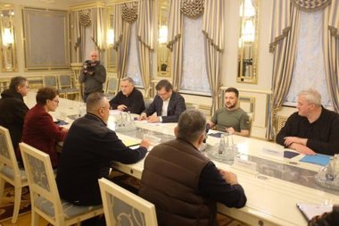 Volodimir Zelenski publică imagini de la întâlnirea cu oficialii români: Apreciem sprijinul apărării României, asistenţa umanitară şi poziţia clară privind politica de sancţiuni - VIDEO