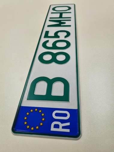Maşinile cu emisii zero vor primi numere de înmatriculare verzi / Numerele dedicate maşinilor nepoluante vor funcţiona ca un paşaport verde pentru acest tip de autovehicule