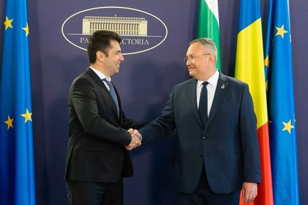 Premierul Nicolae Ciucă l-a primit la Palatul Victoria pe omologul său din Bulgaria, Kiril Petkov: Cei doi au semnat acordul privind deschiderea la frontiera de stat româno-bulgară a punctului internaţional al frontierei Giurgiu-Ruse feribot