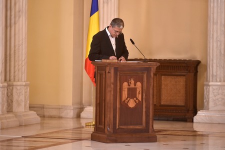 Boloş: Provocările sunt numeroase şi decalajele pe care trebuie să le recunoaştem trebuie recuperate cât mai rapid/ Îmi voi folosi din nou toată energia pentru a valorifica şansa istorică pe care România o are: dezvoltarea cu ajutorul fondurilor europene