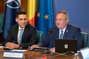 Mai mulţi tineri, invitaţi să participe la şedinţa de Guvern / Ciucă: Deschidem uşa clădirii Guvernului pentru ca tinerii să aibă acces cât mai des şi cât mai mult la activităţile pe care noi le planificăm şi le desfăşurăm