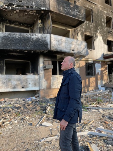 Alexandru Muraru, după vizita în Ucraina: Am văzut cu ochii mei gropile comune, distrugerile imense, sute de case şi blocuri rase complet / Invazia barbară a ruşilor în Ucraina a avut scopul unui genocid, de a elimina naţiunea ucraineană