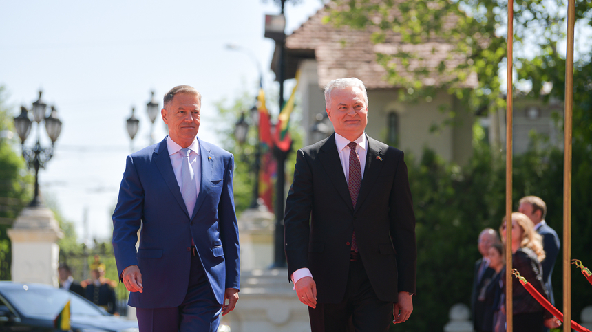 Klaus Iohannis l-a primit la Cotroceni preşedintele Lituaniei:  Am discutat modalităţile în care putem sprijini cât mai eficient refugiaţii / Negocierile ar trebui să aibă ca rezultat restabilirea integrităţii teritoriale a Ucrainei - VIDEO