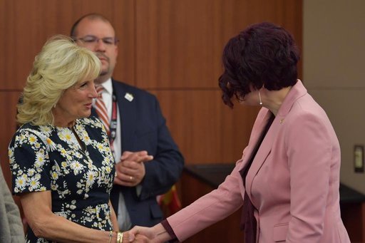 PNL: Maria Madalina Turza, consilier de stat în cadrul Cancelariei premierului, i-a prezentat lui Jill Biden strategia României la criza umanitară a refugiaţilor din Ucraina, cu accent pe asistenţa psihologică
