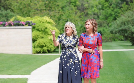 Mesajul lui Carmen Iohannis, la sfârşitul vizitei lui Jill Biden în România: O ocazie care a demonstrat că Respectul, Grija pentru suflet şi Comunicarea n-au graniţe!