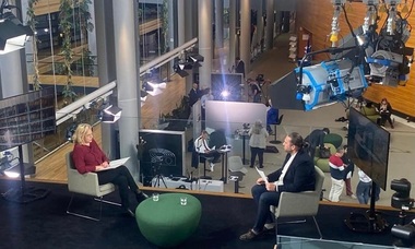 Corina Creţu: România este foarte întârziată în ceea ce priveşte accesarea fondurilor UE. Nu a fost pregătită să absoarbă atât de mulţi bani europeni ca alte ţări