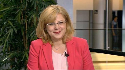 Corina Creţu: Cred că România ar trebui să aibă mult mai multe proiecte. În alte ţări, pentru un euro au deja programate 3-4 euro de investiţii, aşa încât, dacă se blochează undeva, îi investesc în altceva. În România se dau foarte mulţi bani pe hârtii