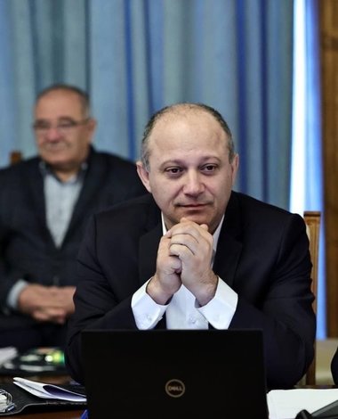 Cadariu: Fac apel către instituţiile publice să pună la dispoziţia salariaţilor voucherele de vacanţă / Îi încurajez pe salariaţi să îşi facă rezervări pentru concedii şi pe agenţi să scoată pachete de rezervări timpurii / Merg în concediu la Mamaia