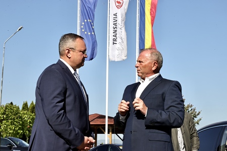 Premierul Ciucă, vizită la compania Transavia: În baza unei scheme de ajutor de stat ce urmează să fie aprobată de Guvern, fermierii vor avea la dispoziţie 200 de milioane de euro, pentru asigurarea necesarului pieţei interne