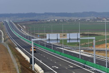 Lege promulgată: Limita maximă de viteză pe drumurile expres va fi de 120 km/h