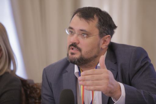 Cristian Ghinea, după ce ministrul Digitalizării a afirmat că cei care au făcut PNRR vor trebui să dea o explicaţie: Se miră ca viţelul la poarta nouă / PNRR nu era programat să înceapă când eşti tu numit ministru, trebuia început de mult 