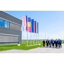 Premierul a vizitat Fabrica Bosch din Jucu: Companiile în continuă extindere reprezintă poli de dezvoltare pentru regiunile în care îşi desfăşoară activitatea / Vom menţine anul acesta cadrul fiscal, sistemul de impozitare şi nu vom introduce taxe noi 