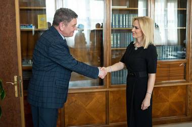 Gabriela Firea, despre consumul de droguri în rândul tinerilor: În România, cifrele oficiale sunt înspăimântătoare: 1,2 milioane de consumatori ocazionali / Unul din patru bucureşteni între 12 şi 65 de ani a încercat măcar o dată substanţe interzise