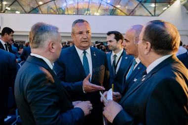 Şedinţă a Consiliului Naţional PNL, la Poiana Braşov. Lucian Bode, candidat pentru funcţia de secretar general, Virgil Popescu şi Dan Motreanu se confruntă pentru funcţia de prim-vicepreşedinte