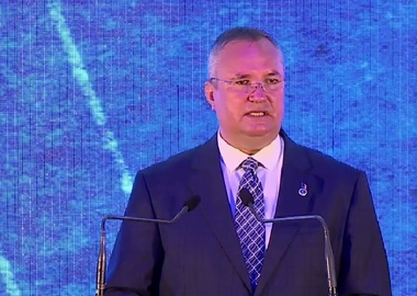 Ciucă, de Ziua Românilor de Pretutindeni: Avem români capabili şi talentaţi, atât în ţară, cât şi în întreaga lume. Cei care îşi doresc să sprijine efortul nostru de a dezvolta România cu experienţa şi priceperea lor sunt bineveniţi să se întoarcă acasă
