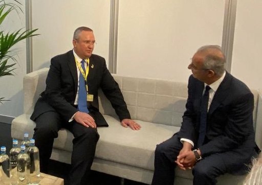 Premierul Ciucă, discuţii cu preşedintele partidului de guvernământ din Cipru, Averof Neofytou, în marja Congresului PPE / I-a urat succes la alegerile prezidenţiale de anul viitor