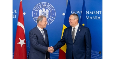 Premierul Ciucă a discutat cu ministrul turc al Apărării despre războiul din Ucraina şi preocupările comune legate de securitatea regională şi cea de la Marea Neagră