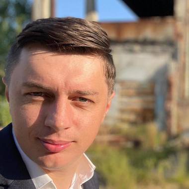 Răzvan Timofciuc, şeful grupului de consilieri locali USR Iaşi, şi-a anunţat înscrierea în cursa internă pentru desemnarea candidatului USR la Primăria Iaşi. Şi deputatul Cosette Chichirău îşi doreşte să candideze, din nou, pentru postul de primar