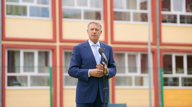 Iohannis, despre proiectele care modifică legile securităţii: Cineva, şi ştim bine cine, a considerat că e bine să le dea pe surse. E o eroare majoră. Nu-şi doreşte nimeni o restauraţie a vechii Securităţi sau o încălcare a drepturilor cetăţeneşti