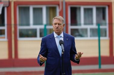 Iohannis, despre colectarea selectivă: Este o ecuaţie foarte complicată fiindcă mulţi cetăţeni nu ştiu ce înseamnă, nu sunt obişnuiţi şi este nevoie de foarte multă muncă de lămurire