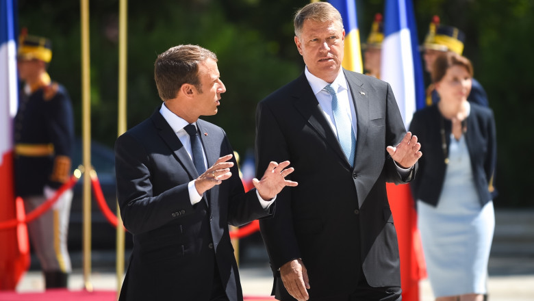 Klaus Iohannis îl va primi miercuri, pe preşedintele Republicii Franceze, Emmanuel Macron, la Baza Aeriană Mihail Kogălniceanu / Aderarea României la spaţiul Schengen şi situaţia din Ucraina, pe agenda discuţiilor