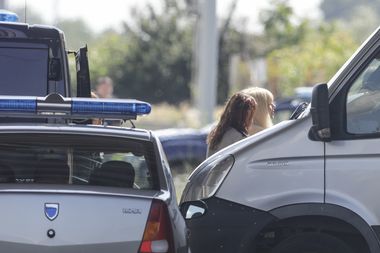 UPDATE - Elena Udrea a fost adusă în ţară, fiind preluată de o maşină a Administraţiei Naţionale a Penitenciarelor, la Vama Giurgiu / Ea a fost dusă la Penitenciarul Târgşor - FOTO