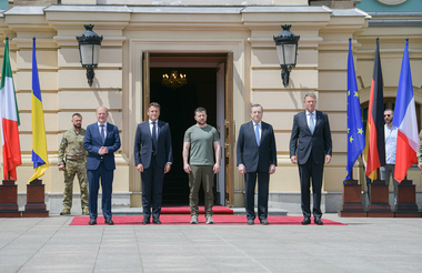 Klaus Iohannis:  Este responsabilitatea noastră să ne menţinem acest impuls şi să îi ajutăm pe prietenii noştri ucraineni să îşi clădească un nou viitor / Conferinţă de presă comună cu Zelenski, Macron, Scholz şi Draghi - FOTO, VIDEO