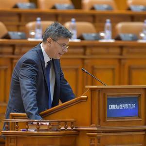 Virgil Popescu nu va participa la dezbaterea moţiunii simple a USR, din plenul de luni al Camerei Deputaţilor 